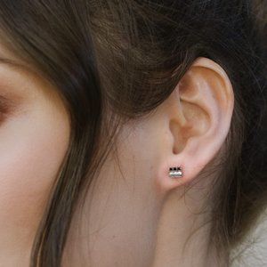 🍁 Made | NWOT Studs with 3 mini faceted claw-set stones (onyx) | Rhodium plated